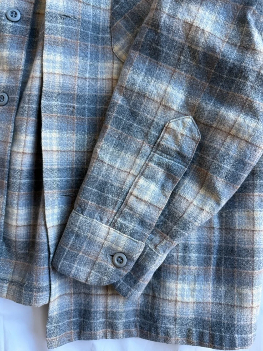 Vintage Pendleton men’s virgin wool shirt. Size Medium  1950s vintage